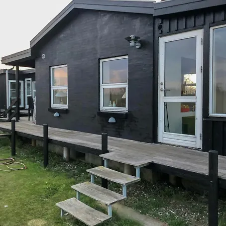 펜션 Cozy Summer House With Fjord Views *